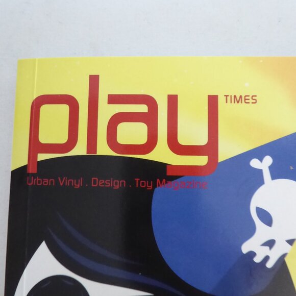 NEW 2006 PLAY TIMES URBAN VINYL DESIGN TOY MAGAZINE SOFT COVER BOOK - Picture 4 of 13